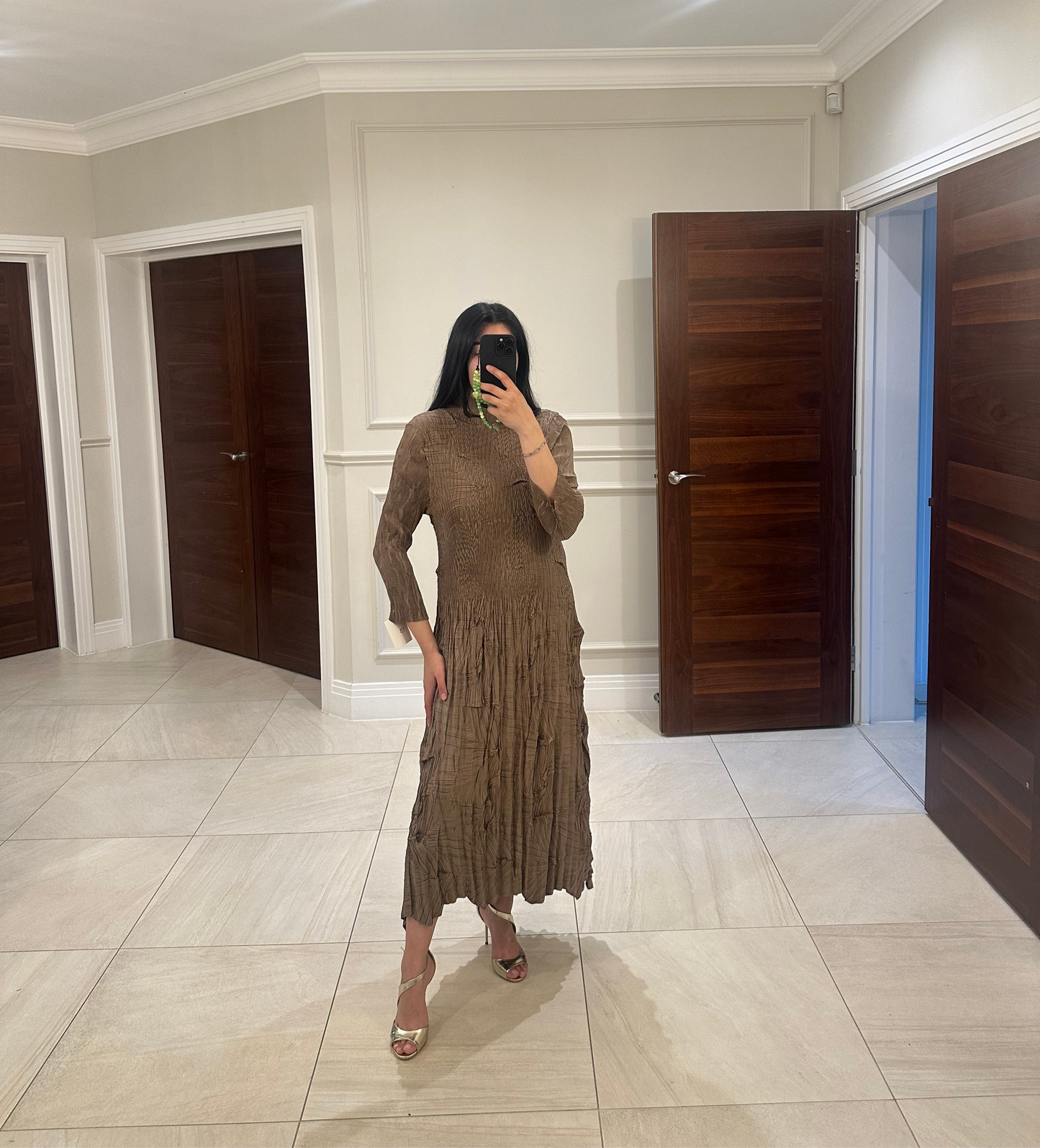 CRINKLE DRESS - TAUPE